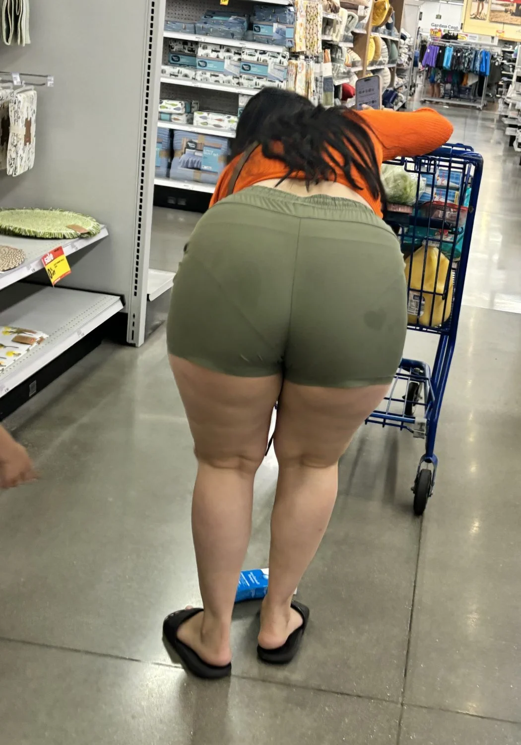 Latina booty candids image 12