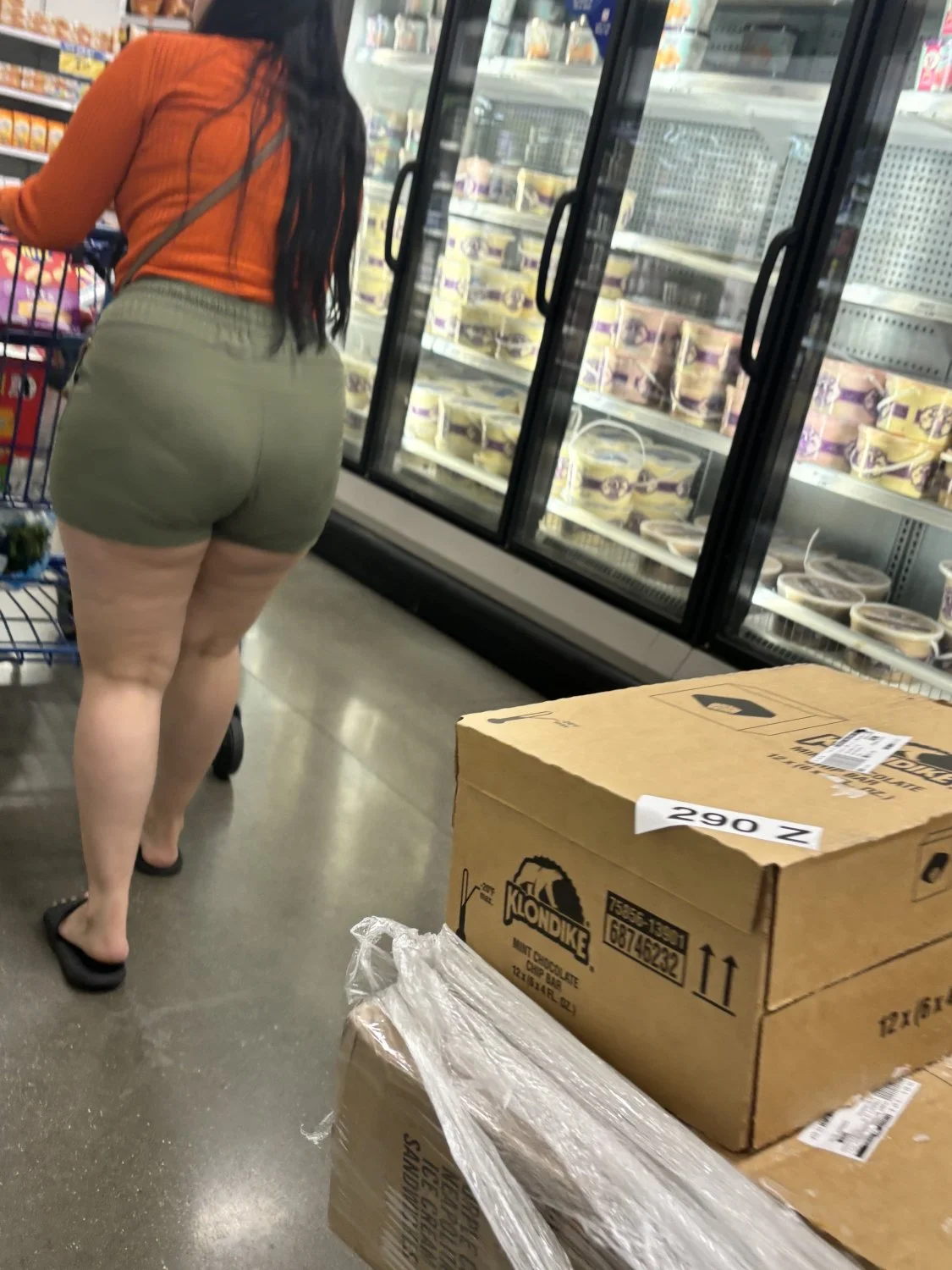 Latina booty candids image 13