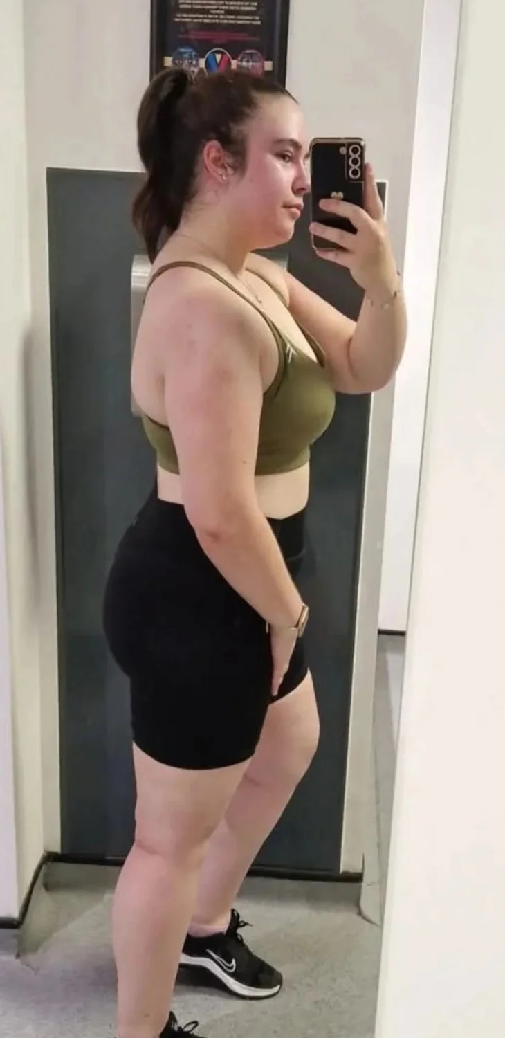 Thick hotwife image 3
