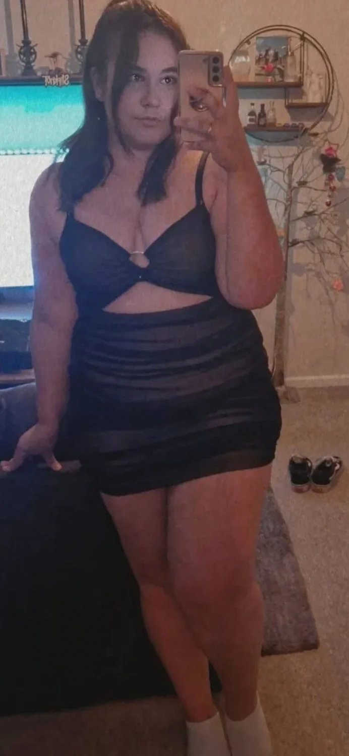 Thick hotwife image 9