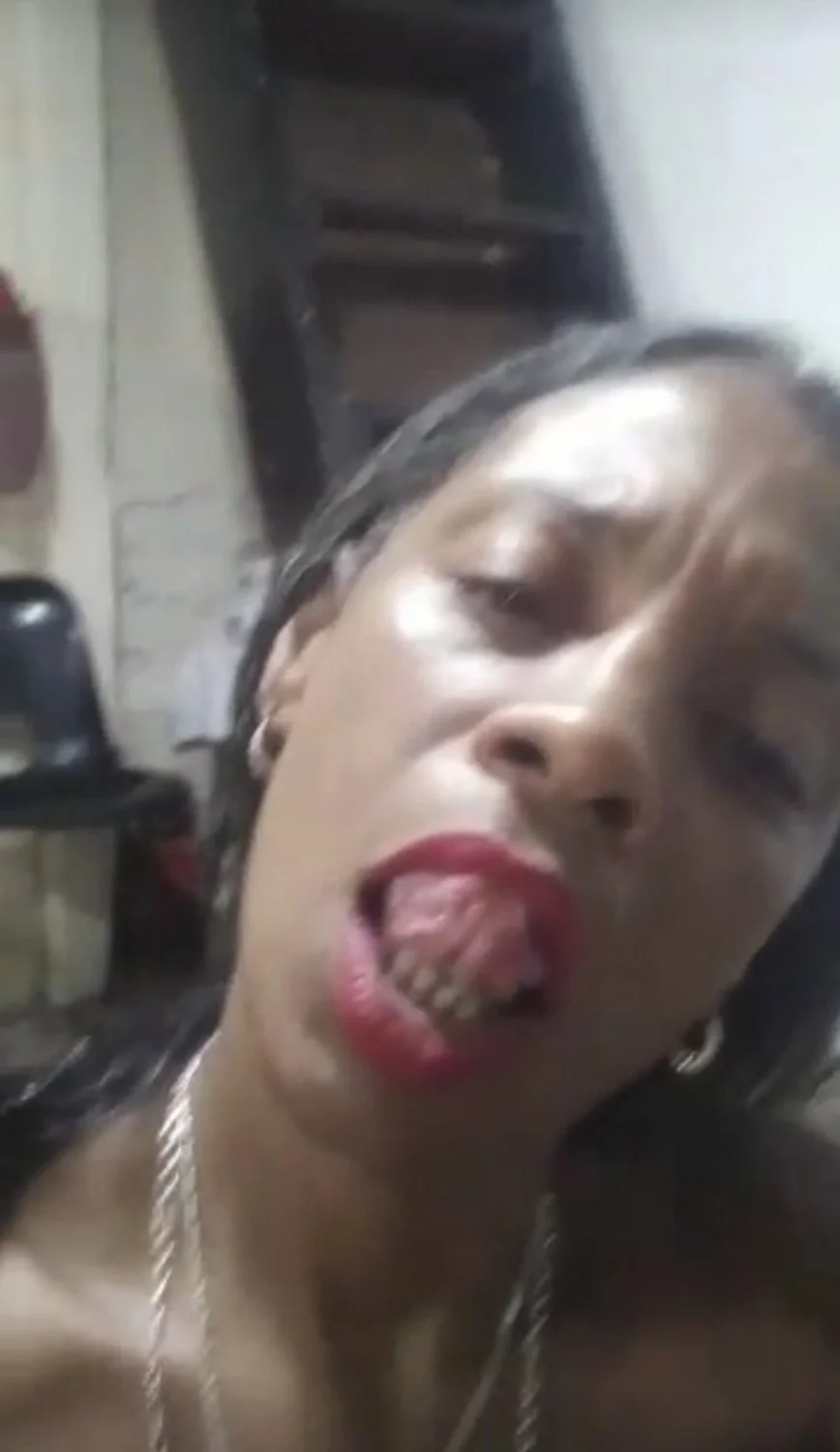QUE RICO NE DAN VERGA ME EXITAN LAS VERGAS GRANDES Y ANCHAS MIS GESTOS SON DE PUTA CALIENTE image 3