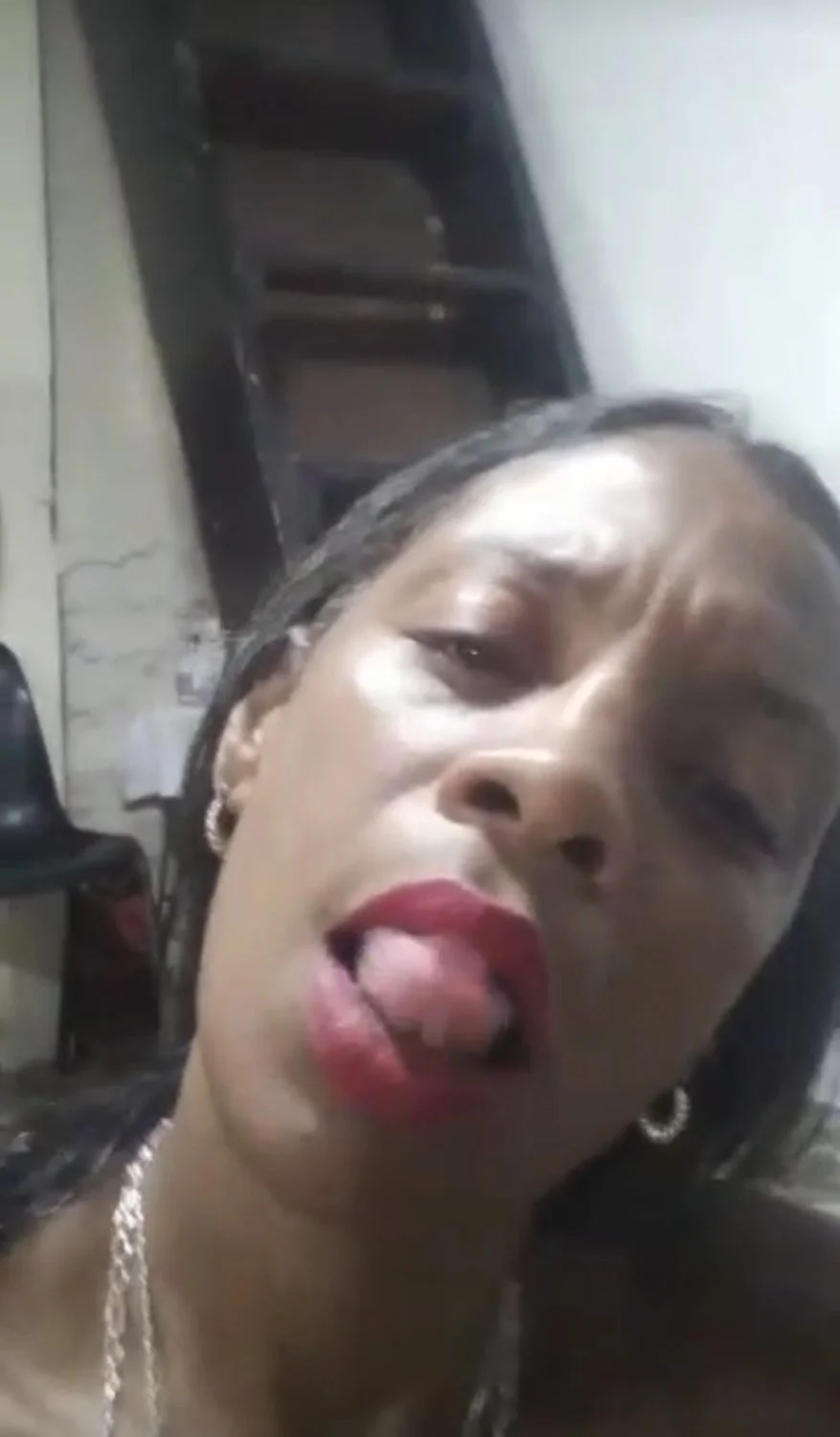 QUE RICO NE DAN VERGA ME EXITAN LAS VERGAS GRANDES Y ANCHAS MIS GESTOS SON DE PUTA CALIENTE image 4