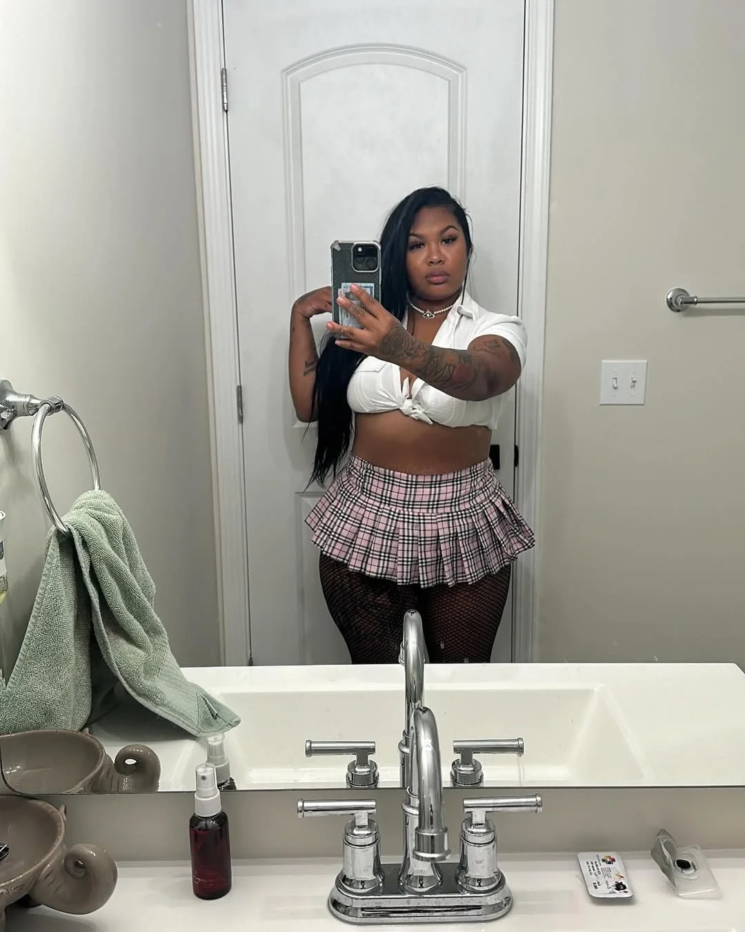 Thick blasian baddie with wet pussy image 12