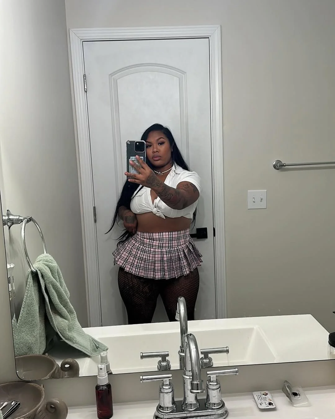 Thick blasian baddie with wet pussy image 6