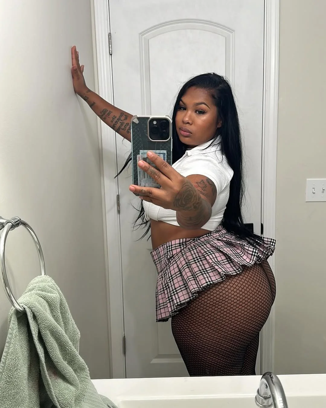 Thick blasian baddie with wet pussy image 7