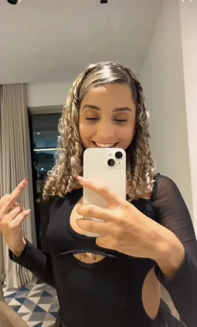 🔥 Novinha safada mostrando o cuzinho e sentando gostoso na banheira. cover image