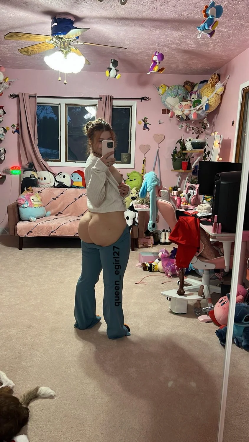 Sexy E Girl to bust 💦 image 18