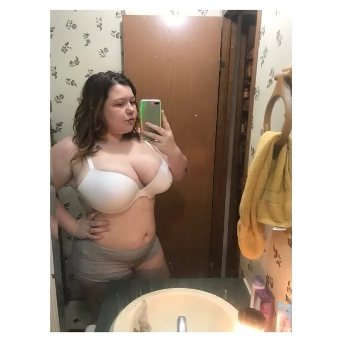 Big tiddy Katie image 12
