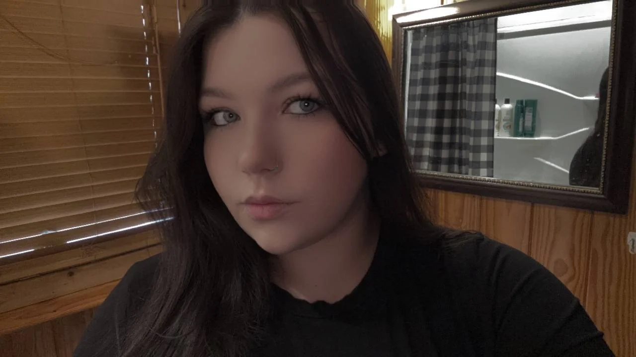 Big tiddy Katie image 3