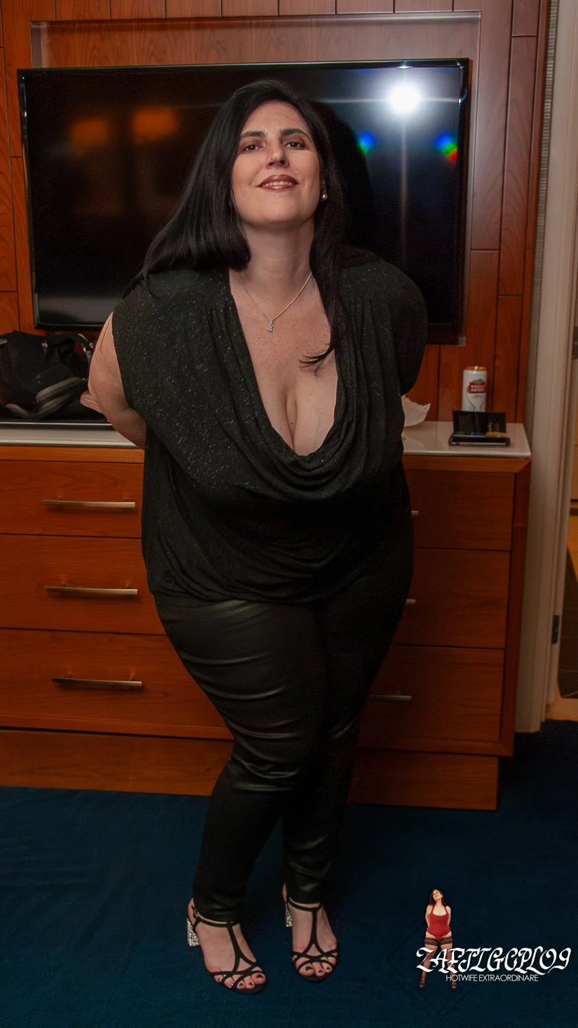 Mature BBW Wife poses in her Vegas hotel room (again) image 3