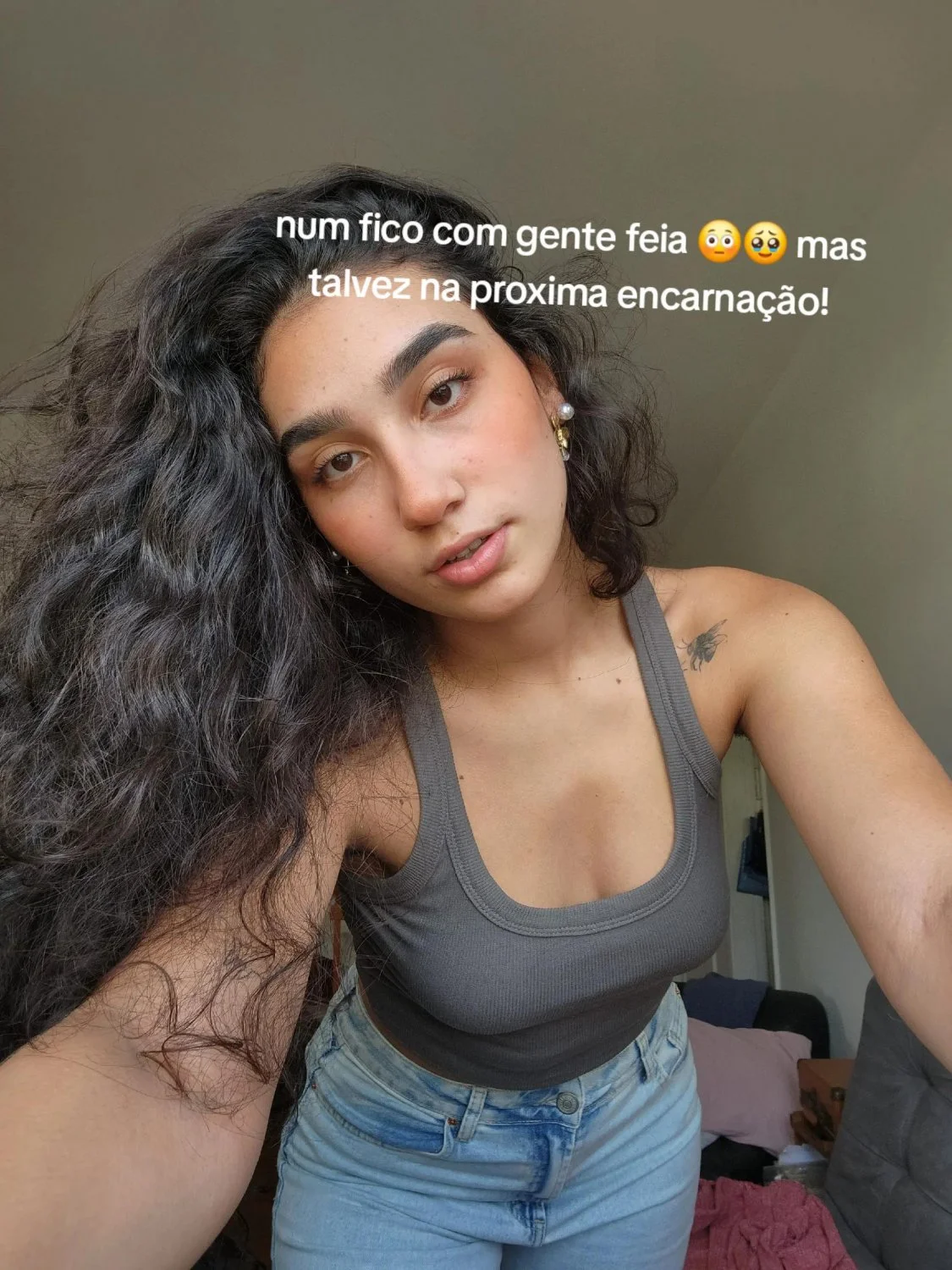 Magrinha putinha exibicionista image 3