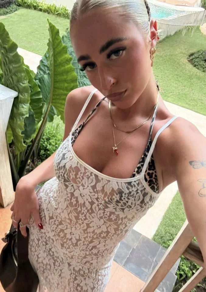 Australian slut Bella lost in IRL game main image