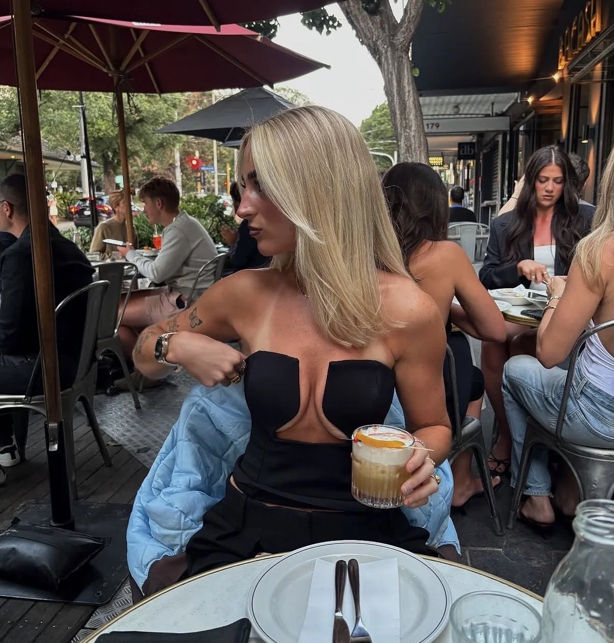 Australian slut Bella lost in IRL game image 10