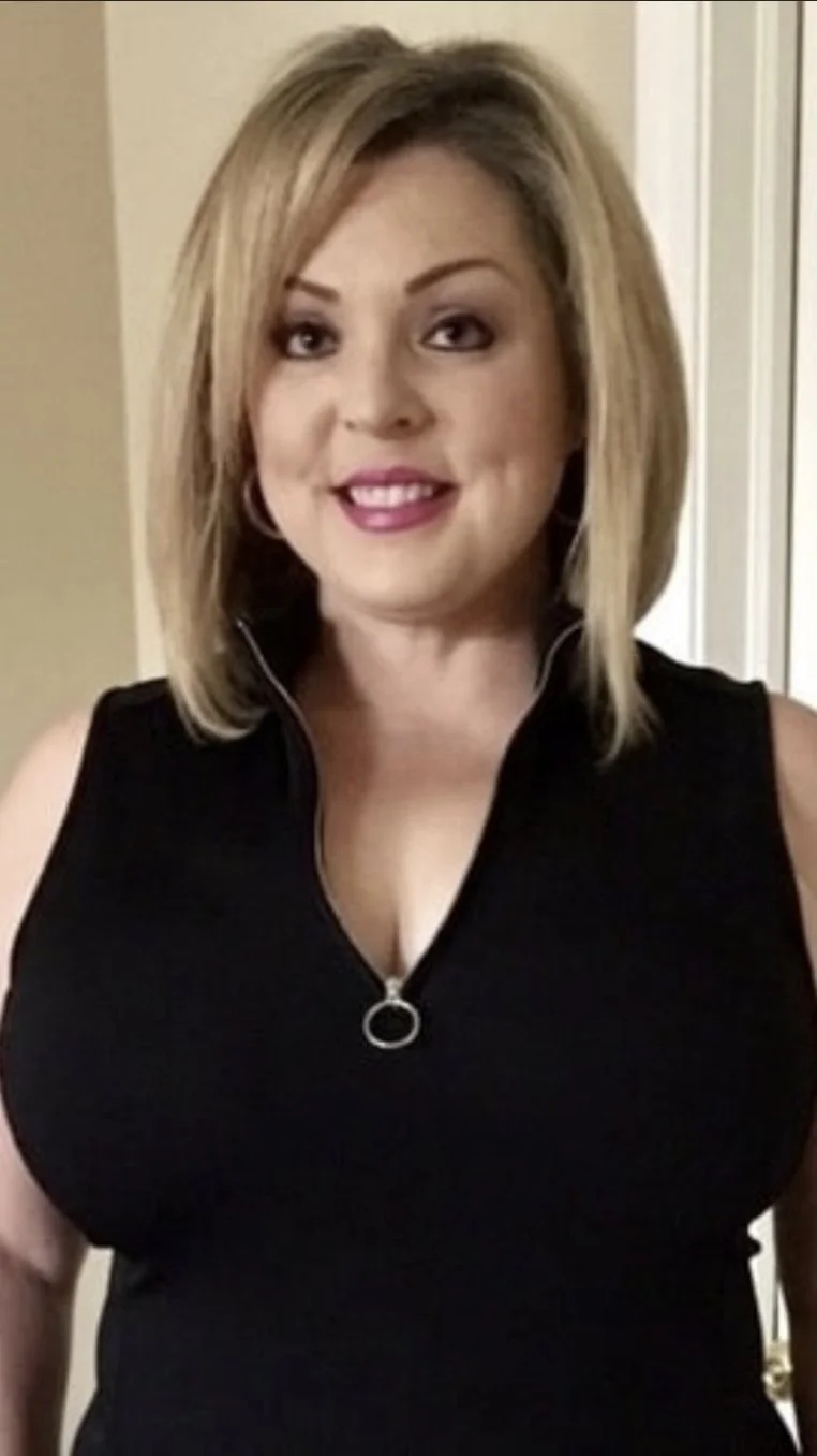 Blonde milf mommy milkers main image