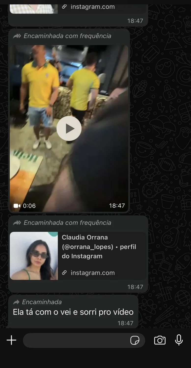 Deixou a esposa na mesa pra comer a mulher do amigo no banheiro image 3