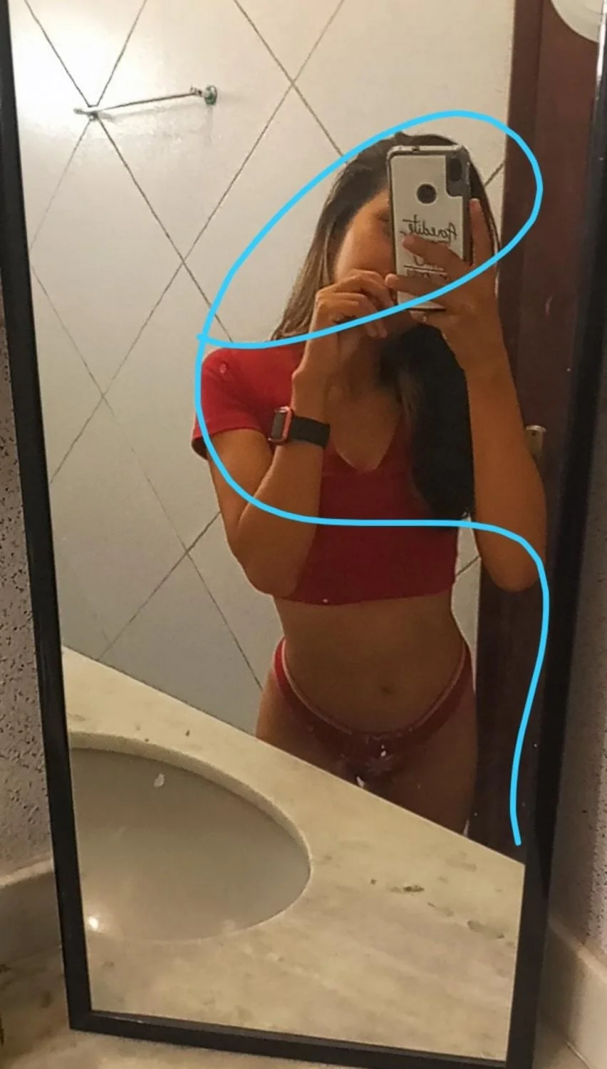 Clarinha crente magra safadinha e casada mandando nudes main image