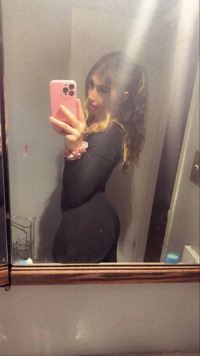 Sexy white girl teen leaked🤤😍 cover image