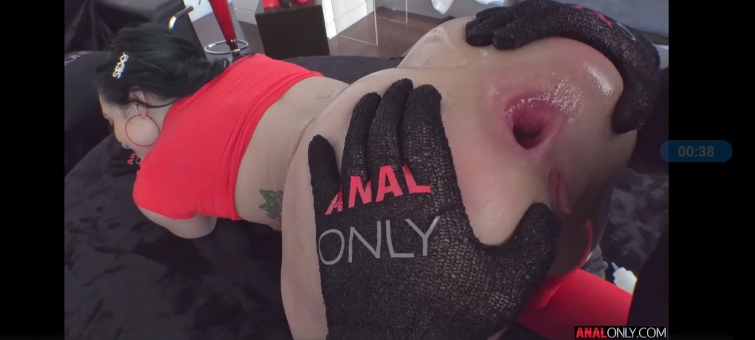 Sin dudas top de mis escenas favoritas. Imperdible anal y asslicking a culona gia . TREMENDO image 3