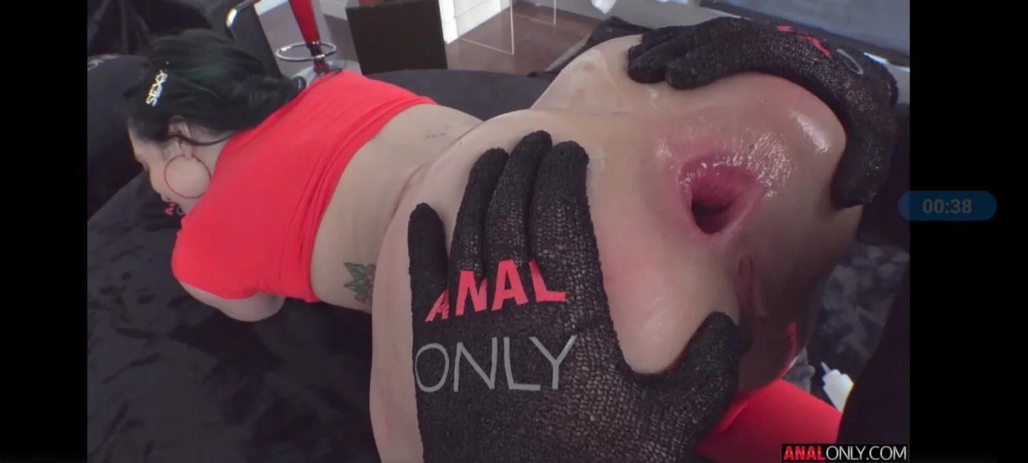 Sin dudas top de mis escenas favoritas. Imperdible anal y asslicking a culona gia . TREMENDO image 8
