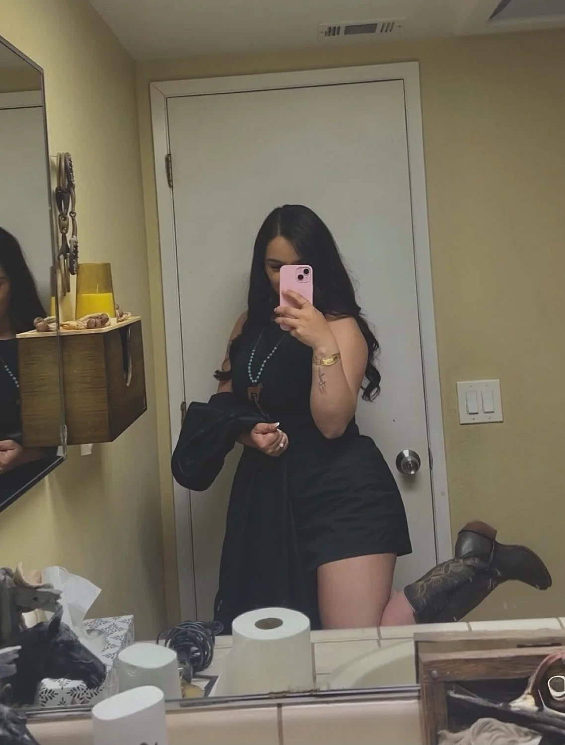 Latina baddie image 13