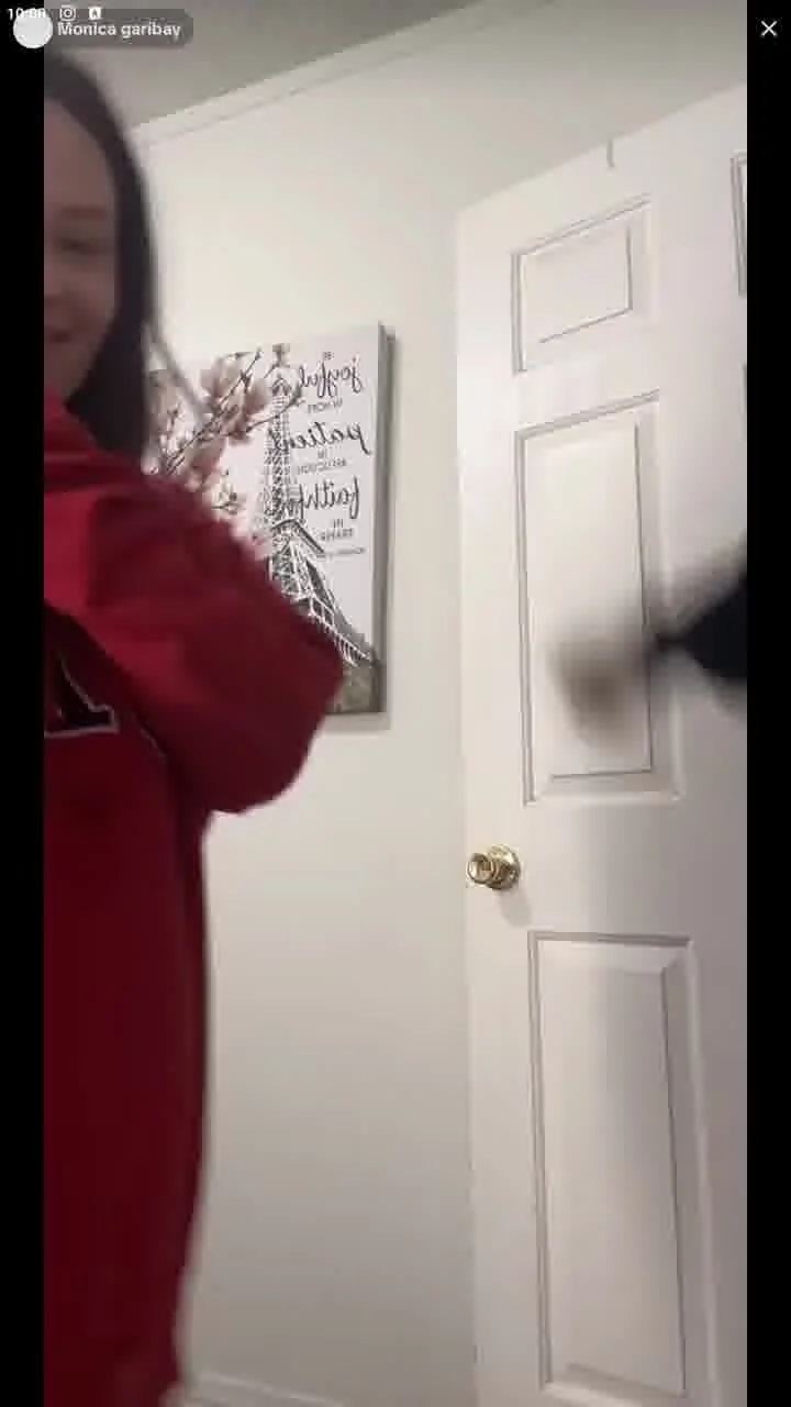 tiktok live m0n1c4 caked short flash image 2