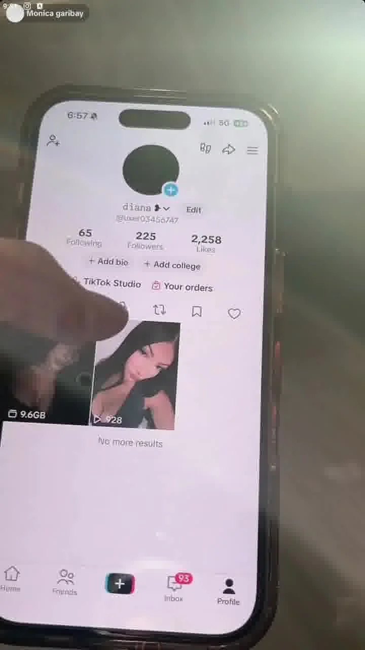 tiktok live m0n1c4 caked short flash image 5