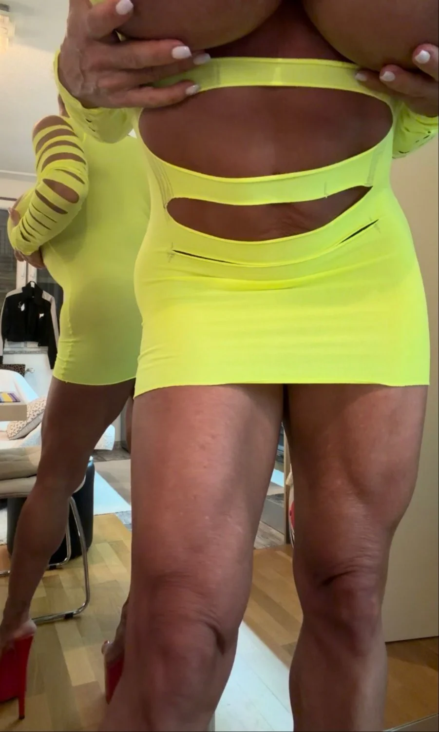 muscle milf with crazy proportions image 13