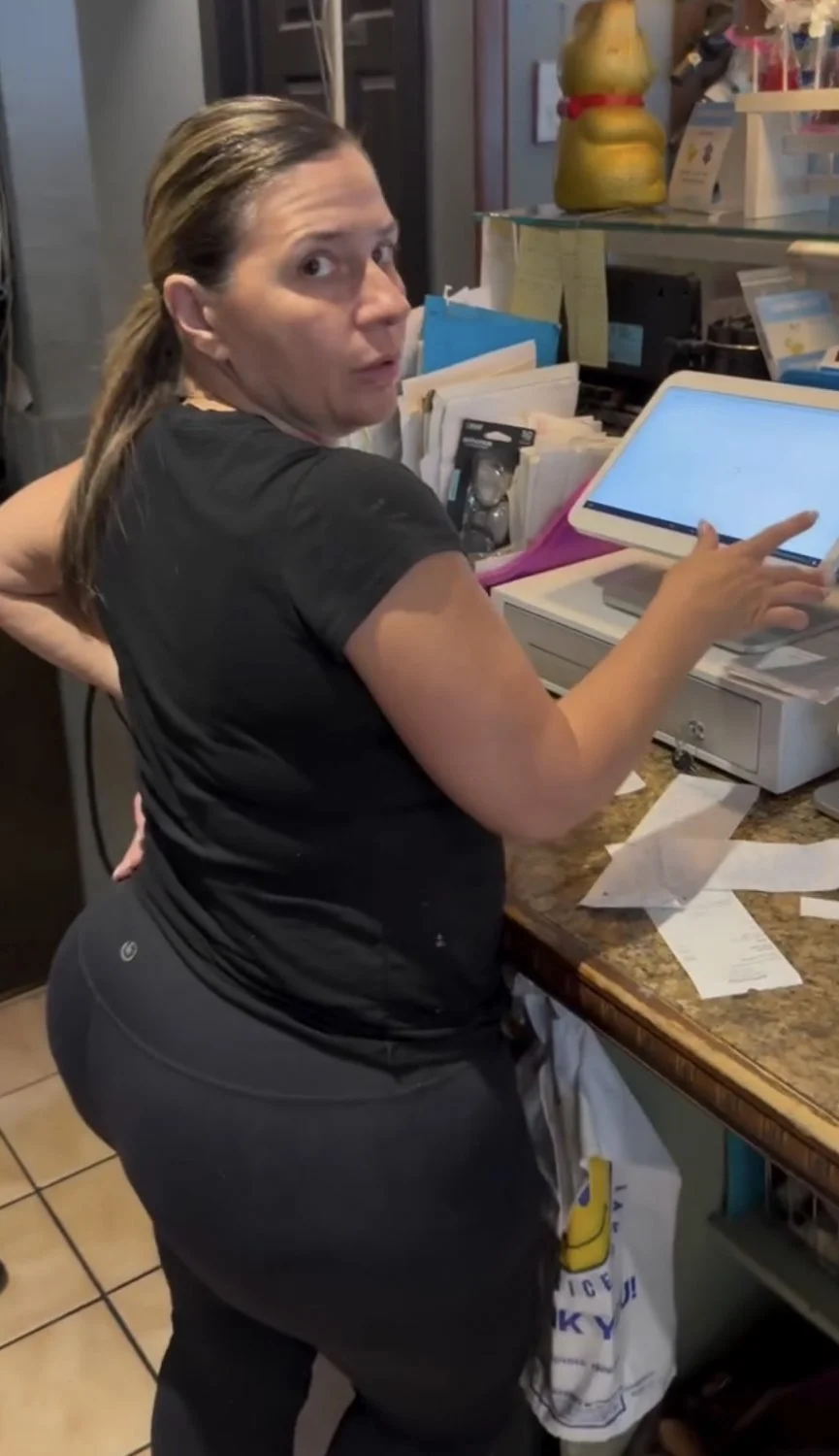 Viral Pizza Lady PAWG MILF. Connie Cakez main image