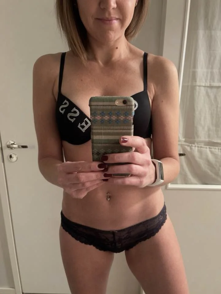 Sexy milf gets shown off to everyone image 3