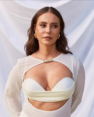 Paolla Oliveira cover image