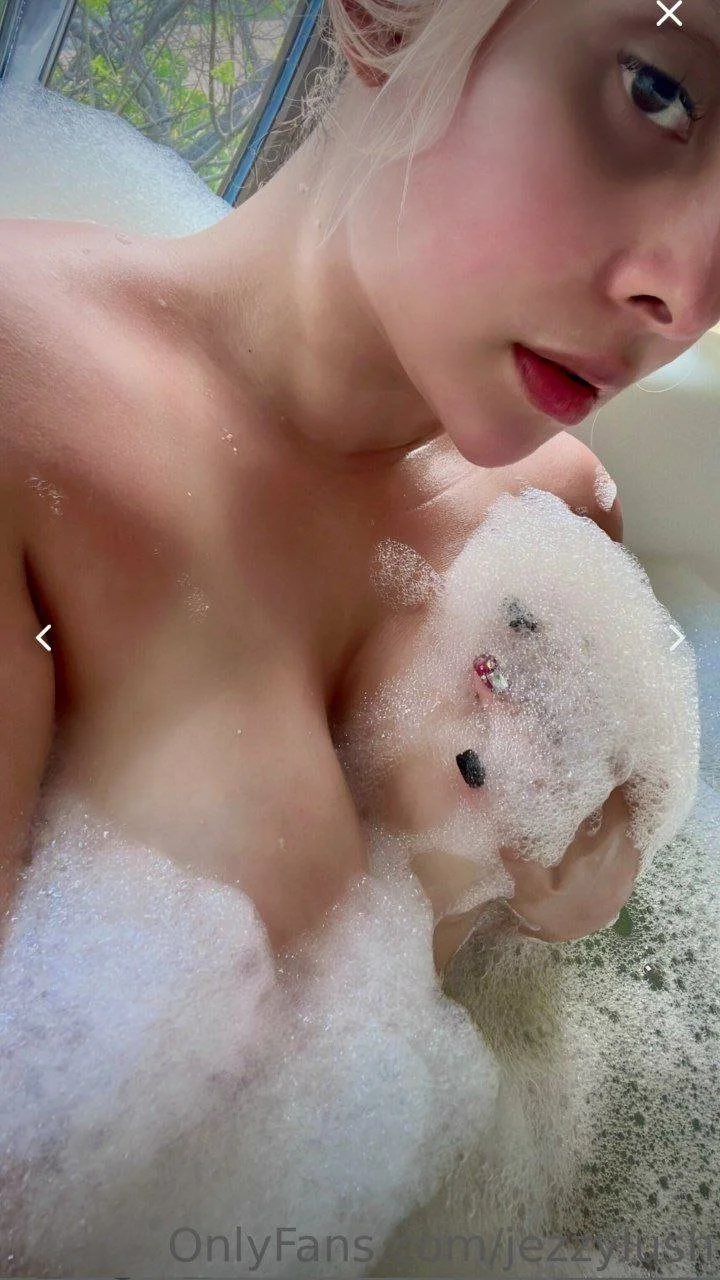 Jessica Ángeles la actriz de doblaje más puta onlyfans image 36