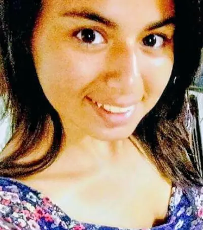 Colegiala Luisa Díaz. Sacando Selfies. De Panocha 🤤 velluda y medianas 😋 Tetas cover image