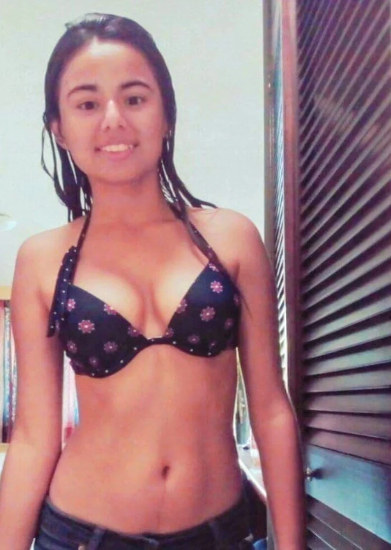 Colegiala Luisa Díaz. Sacando Selfies. De Panocha 🤤 velluda y medianas 😋 Tetas image 3