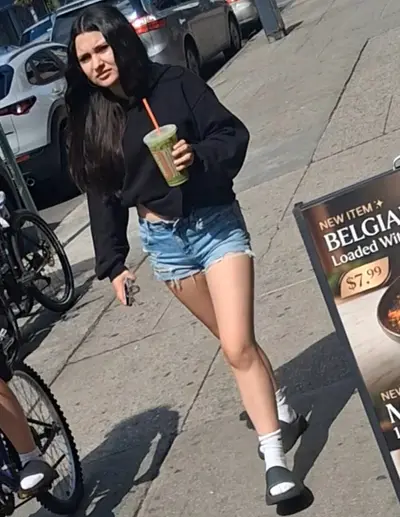 Young teen slut i saw🔥👀 cover image