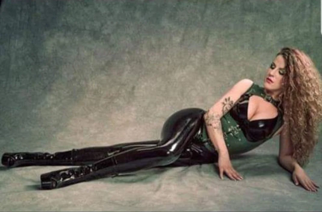 Latex Domina Extreme image 3