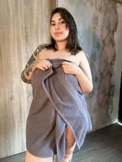 Sexy Chunky Thick Brunette cover image
