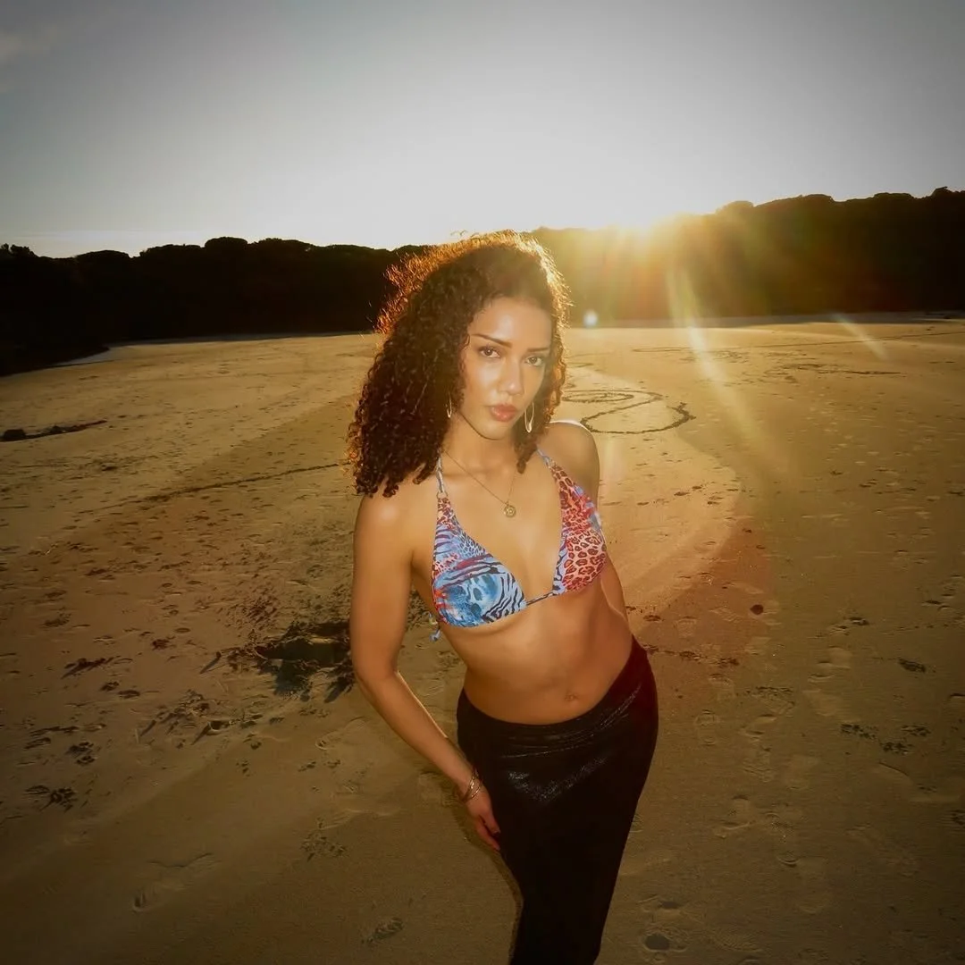 Masson sister Naomi image 2