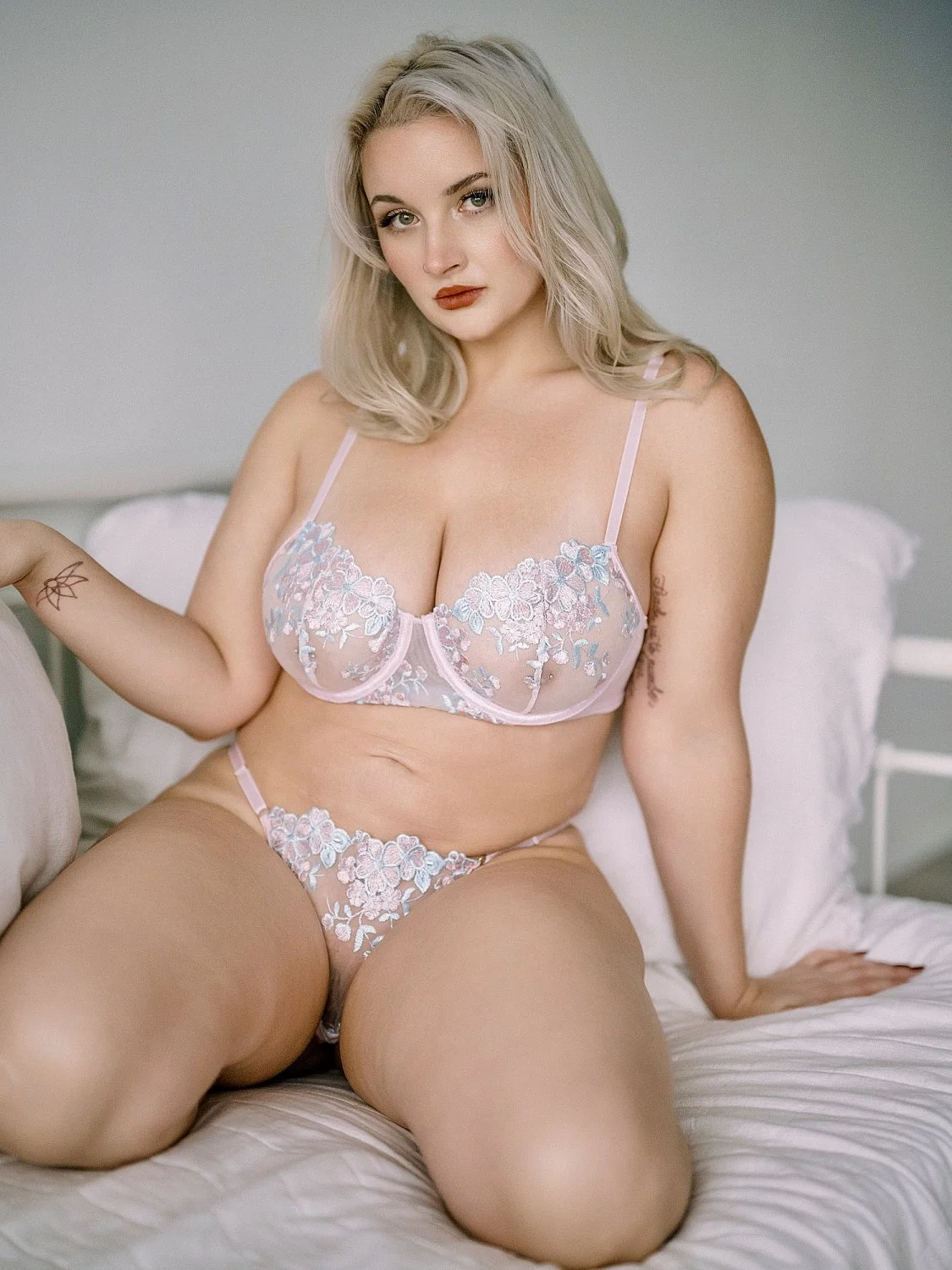 Incredible plump blonde slut boudoir image 34