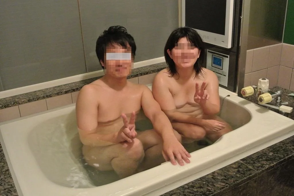 仲良し不倫カップル image 21