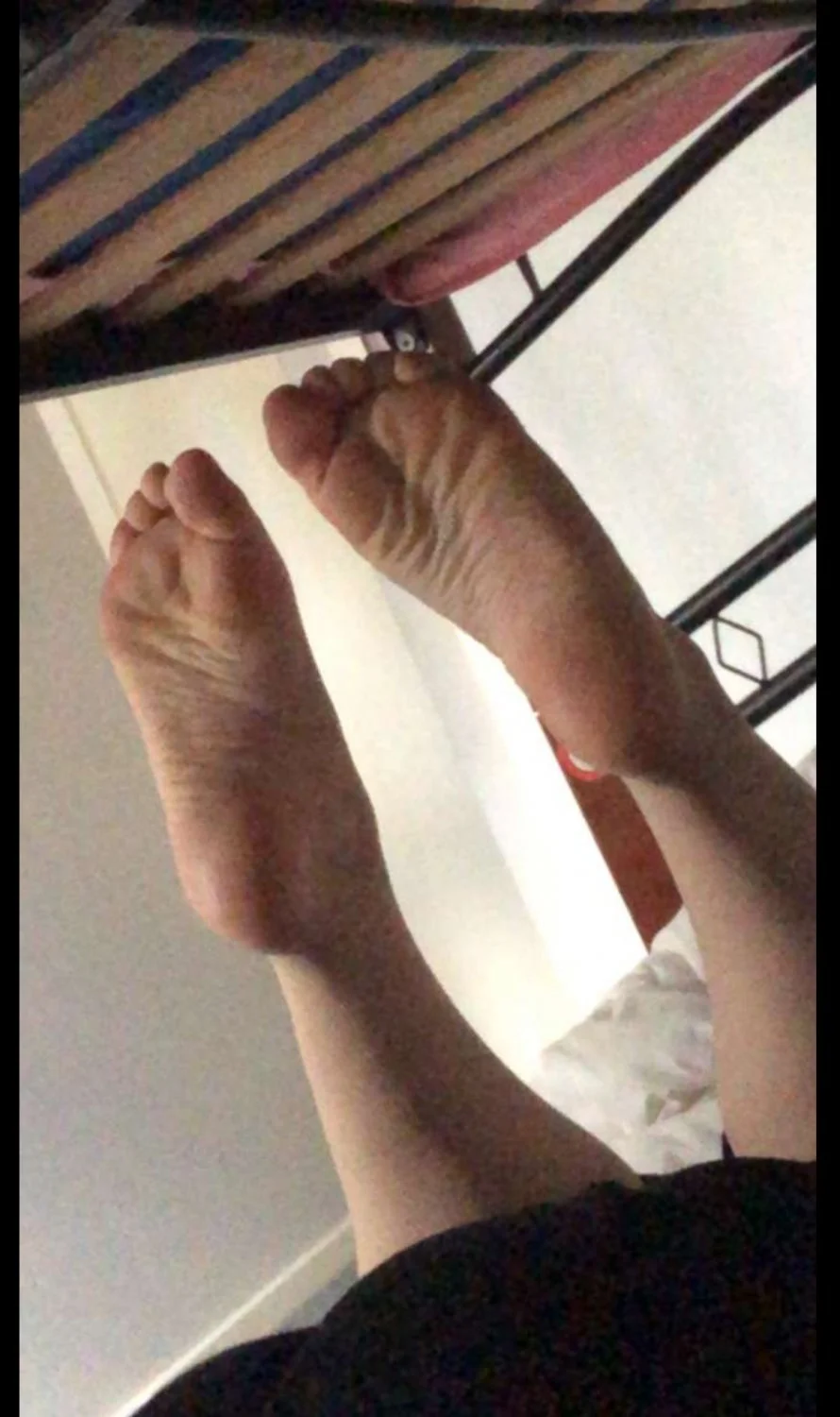 WHITE GIRL FEET🤤 image 5