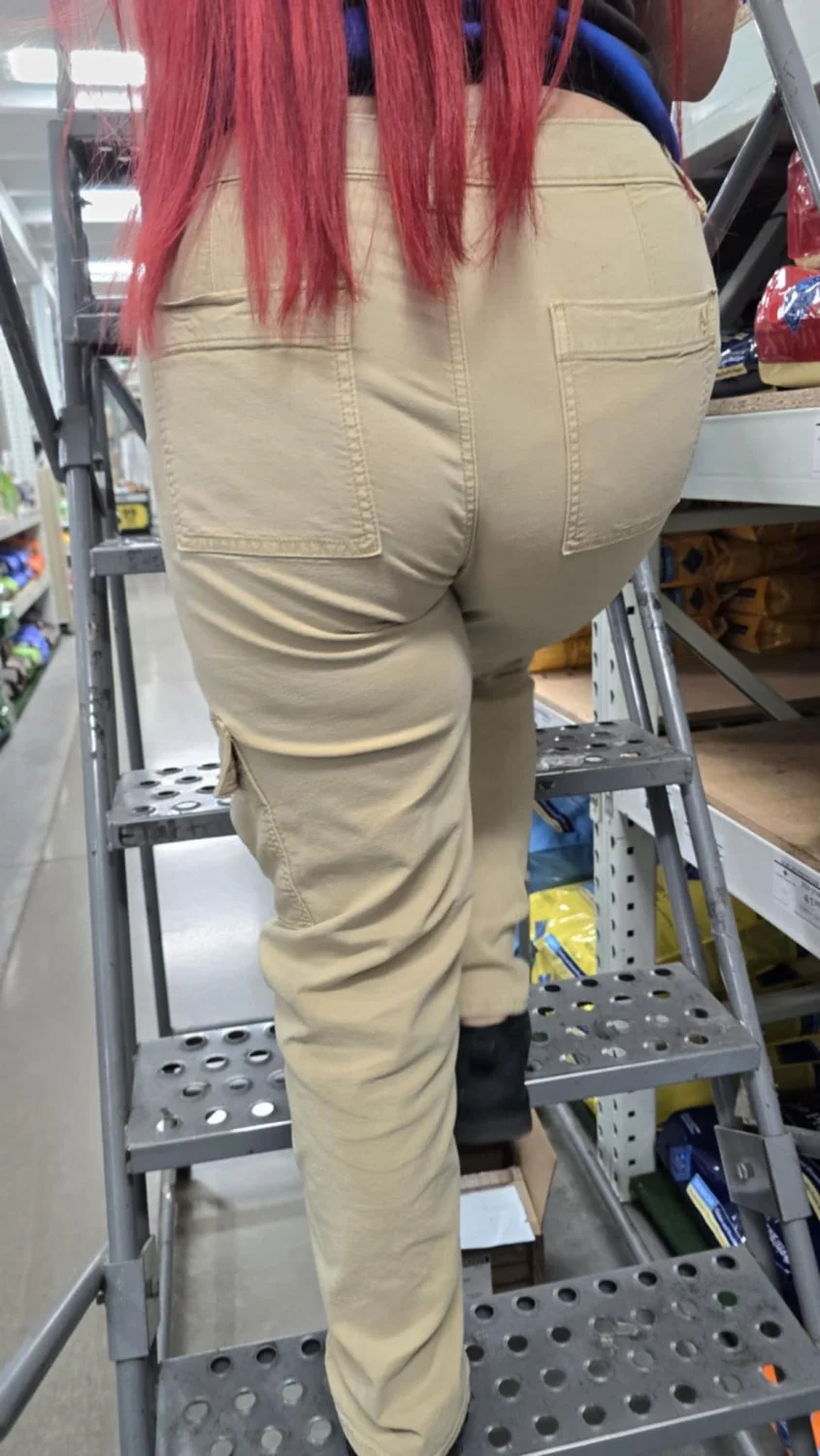 Showing my coworkers ass 🍑 image 2