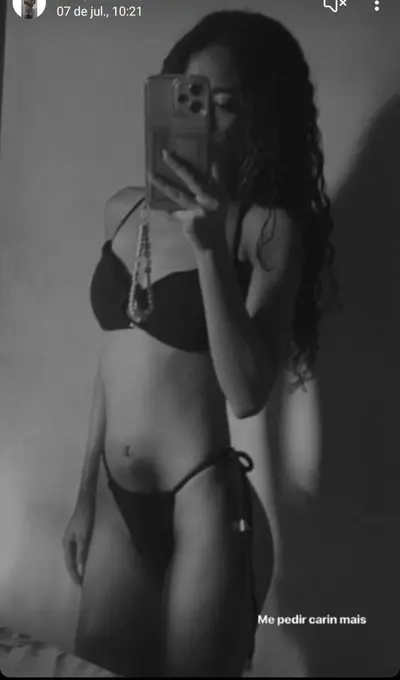 Novinha putinha gostosa na siririca cover image