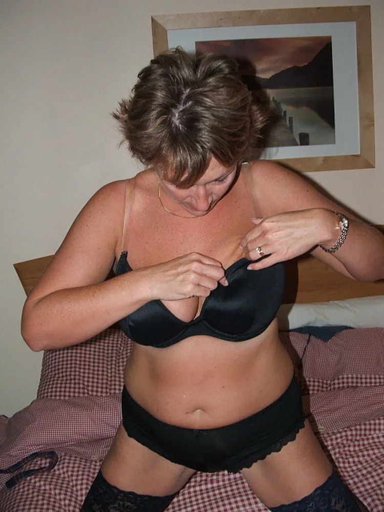 Anne - UK Mature Milf With Tanned Boobs. Part 1 (pic2) image 13