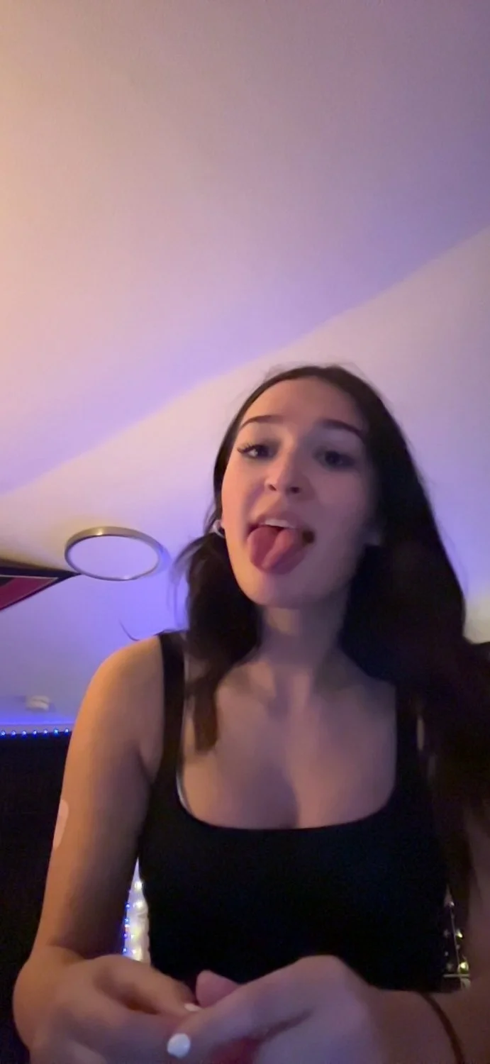 Cum whore Izzy image 2