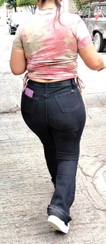 milfs bien nalgonas en la calle image 15