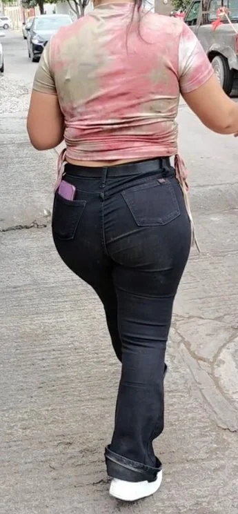 milfs bien nalgonas en la calle image 16
