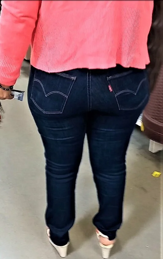 milfs bien nalgonas en la calle image 2