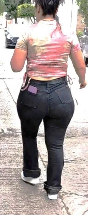 milfs bien nalgonas en la calle image 21