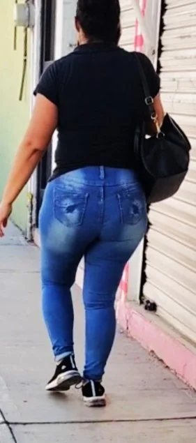 milfs bien nalgonas en la calle image 29