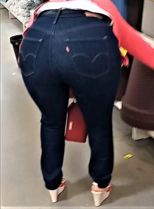 milfs bien nalgonas en la calle image 8